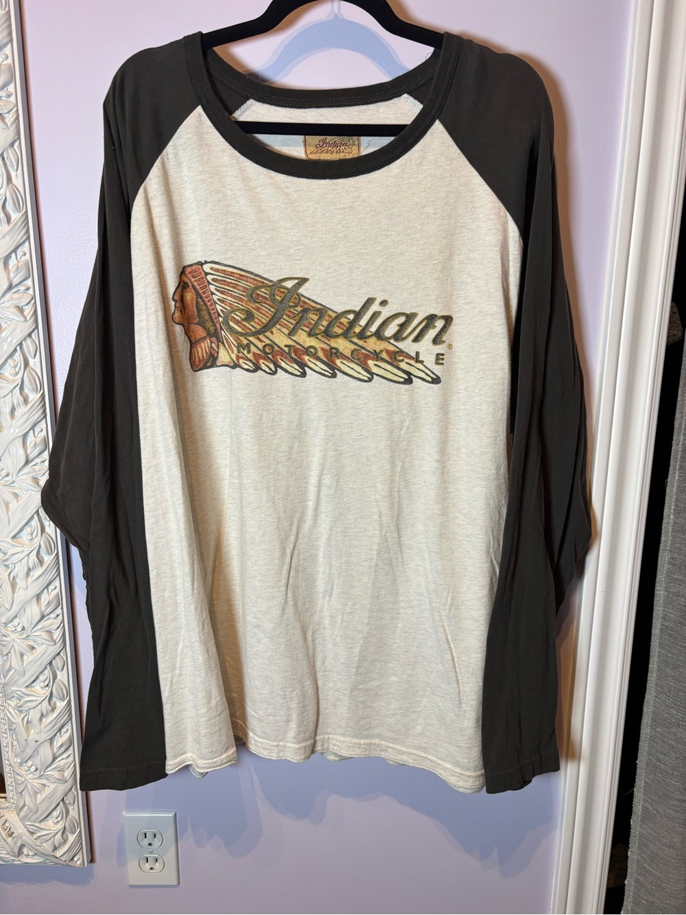 Indian Motorcycle Men’s Raglan Baseball Tee - Cream & Black